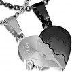 Paire de pendentifs acier demi-coeurs avec couple d'amoureux