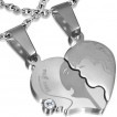 Paire de pendentifs acier demi-coeurs avec couple d'amoureux