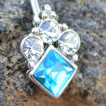 Piercing nombril style victorien  losange bleu surmont de strass clair