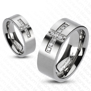 Bague homme en titane bross avec croix de pierres claires