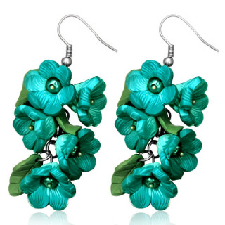 Boucles d'oreilles  fleurs bleues turquoise et feuilles en fimo