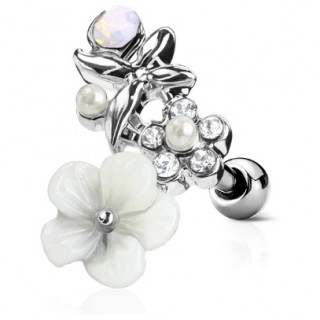 Piercing cartilage duo fleurs et papillon